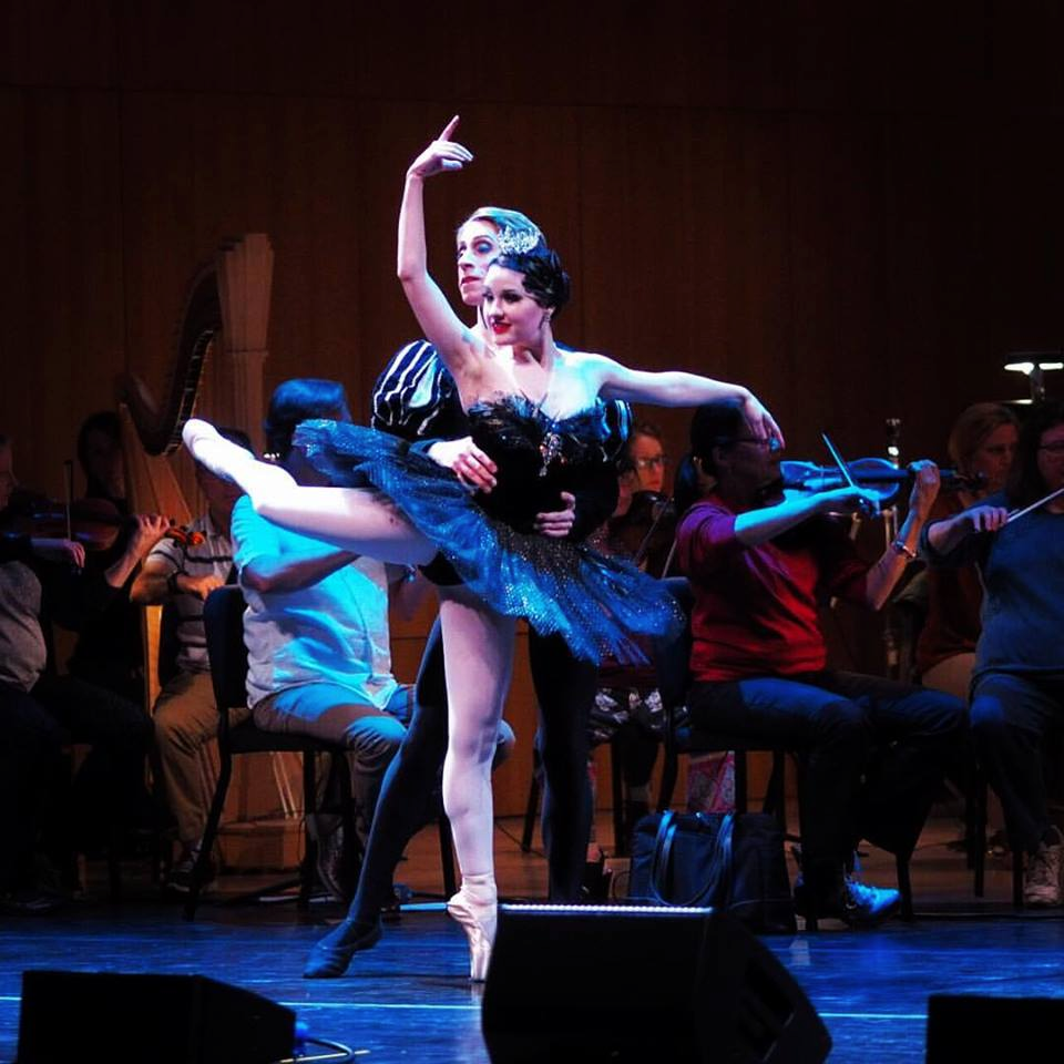 Black Swan comes to life in pas de deux featured in Momentum American Midwest Ballet