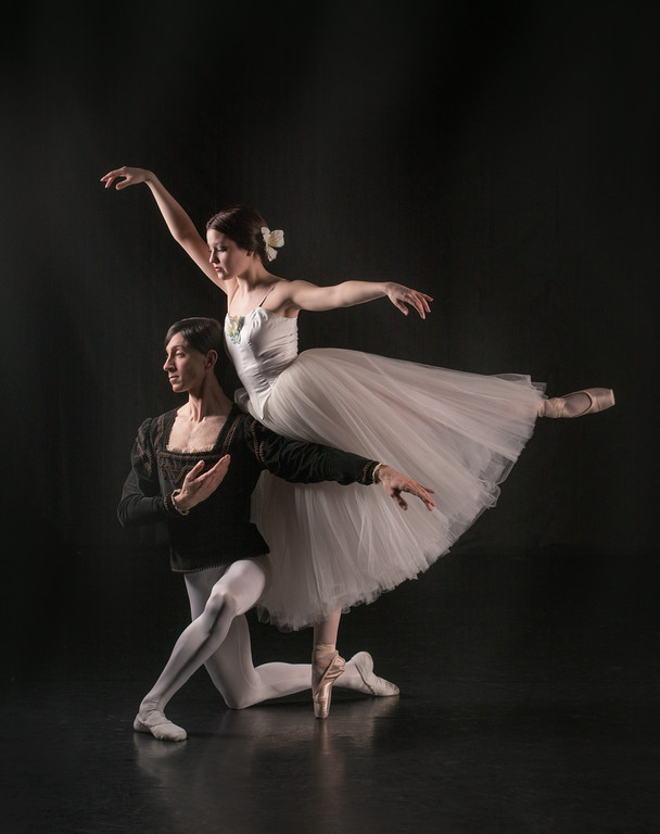 Black Swan comes to in pas de deux featured in 'Momentum!' – American Midwest Ballet