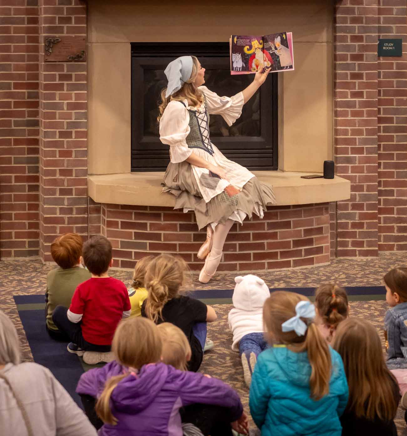 Cinderella Storytime – American Midwest Ballet